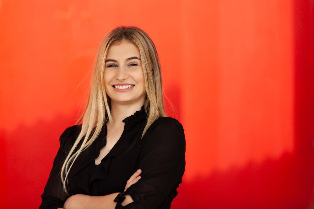 woman with blonde hair smiling | teeth whitening clifton hill vic