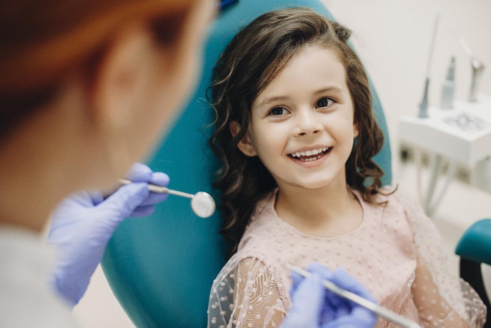 young child sitting in dental exam chair | dentist thornbury