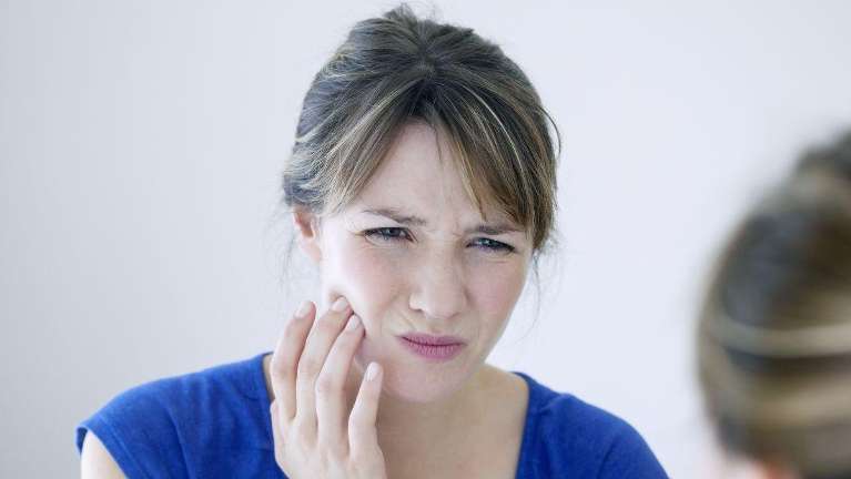 A woman with a dental emergency | clifton hill dentist