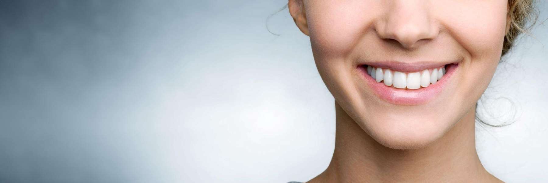 A woman smiling | dental prosthetics 3068